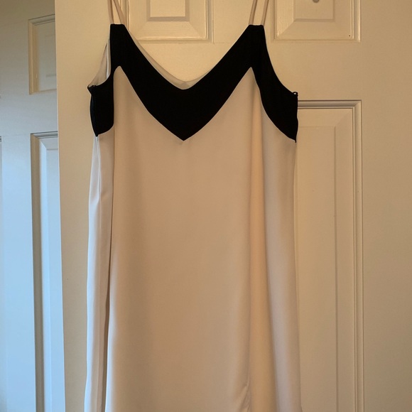 Ivory and black spaghetti strap shift dress - Picture 3 of 5